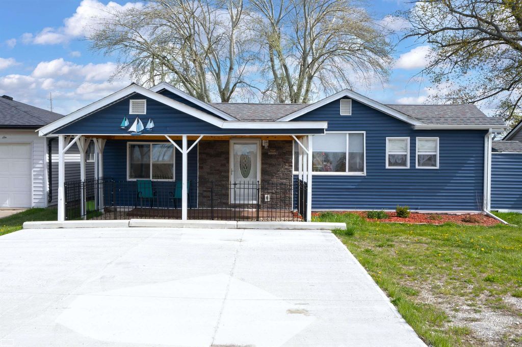 6334 Marina Dr, Clay township