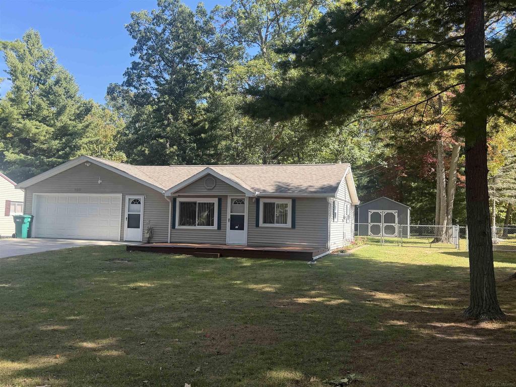 632 Old Trail Dr, Houghton Lake