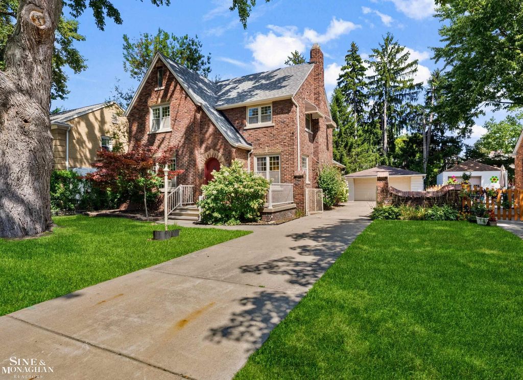818 Cadieux Rd, Grosse Pointe city