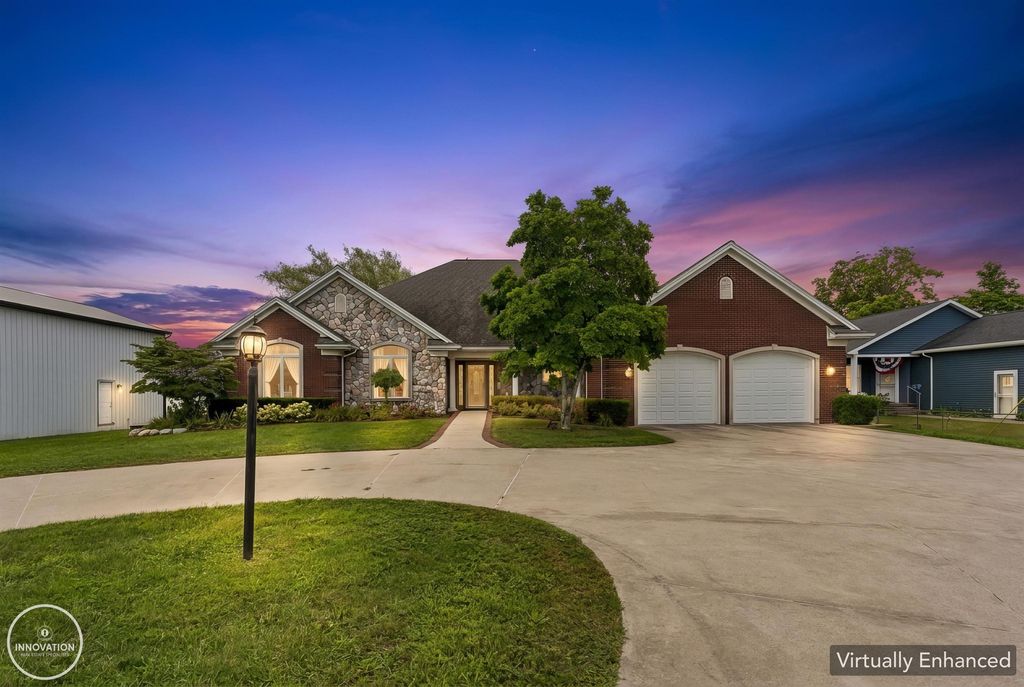 9305 River Rd, Clay township