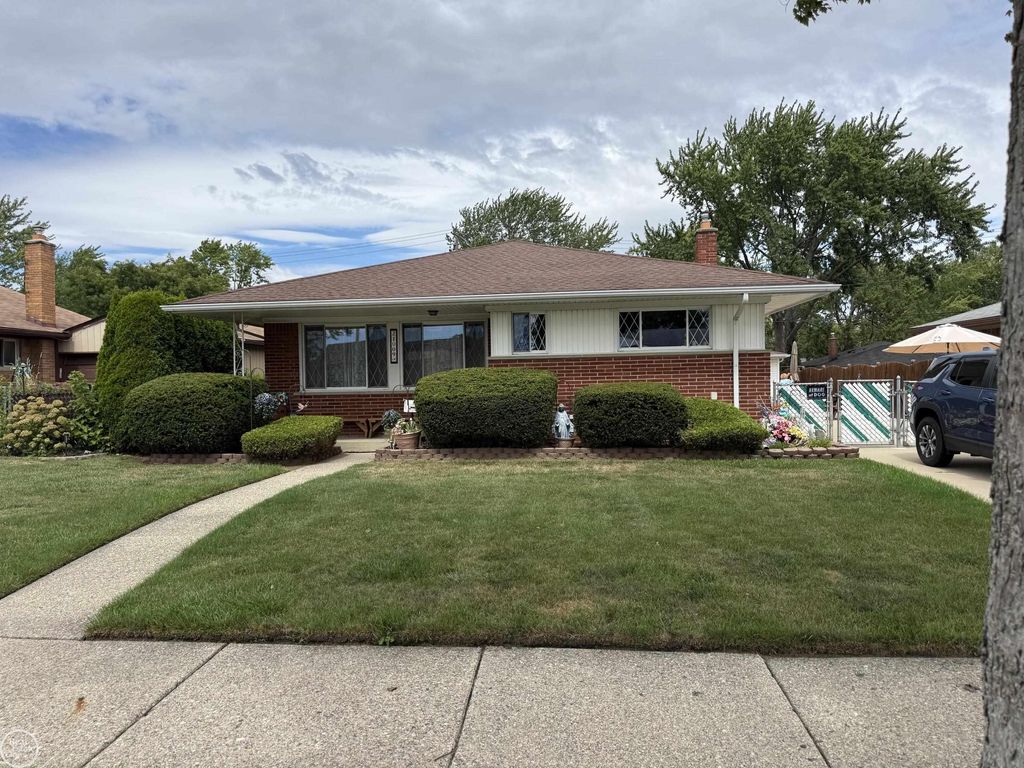 21009 Danbury St, Clinton charter township