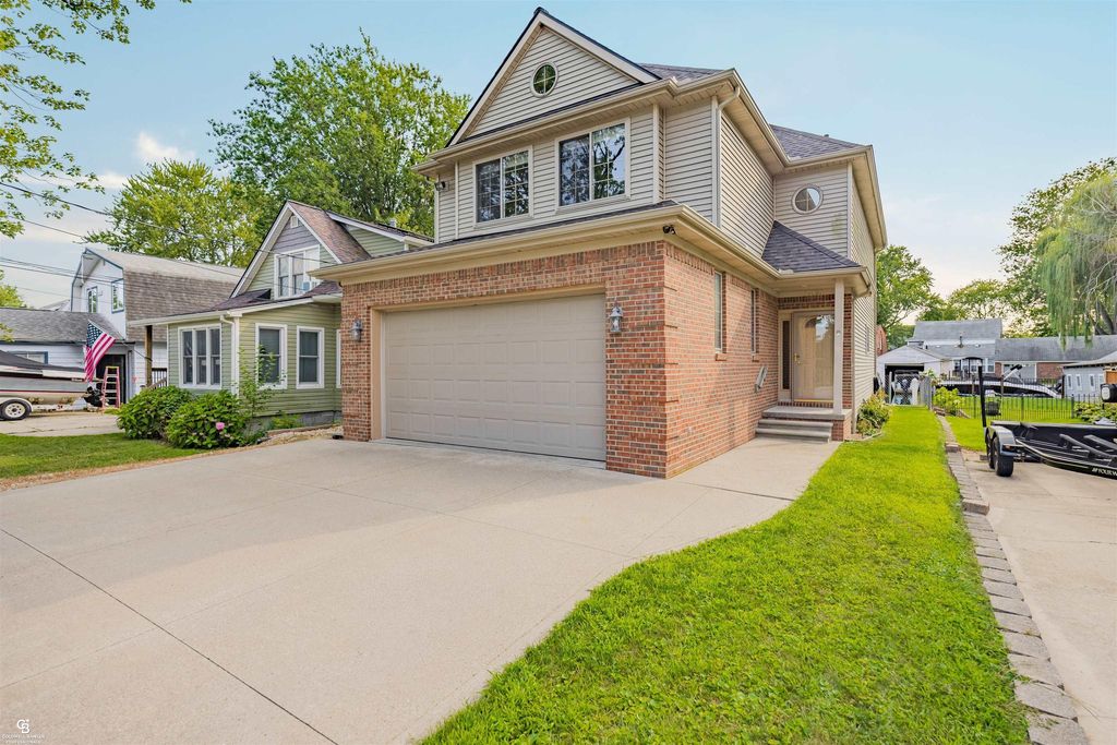37909 Sunnybrook St, Harrison charter township