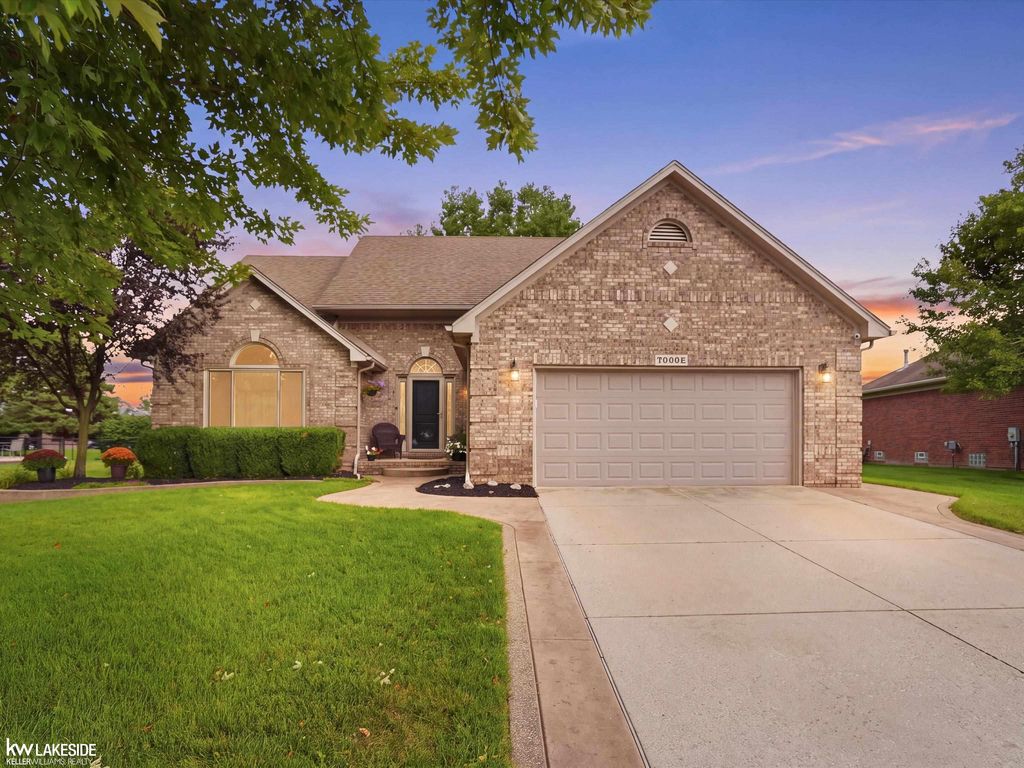 50494 Commons Dr, Macomb township