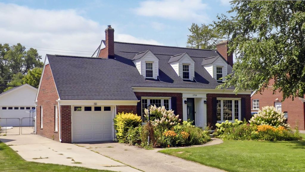 1723 Hawthorne Rd, Grosse Pointe Woods city