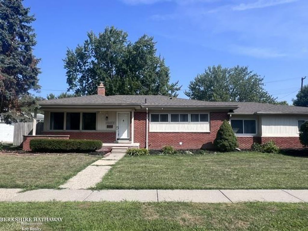 22633 E Schafer St, Clinton charter township