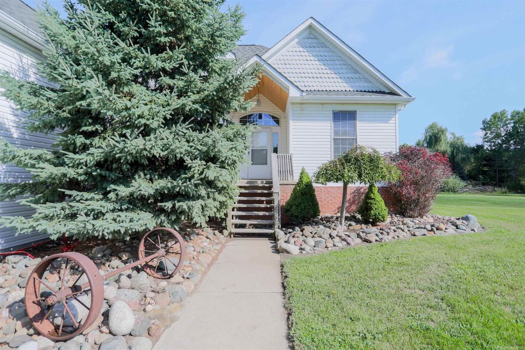 18475 Pratt Rd, Armada township