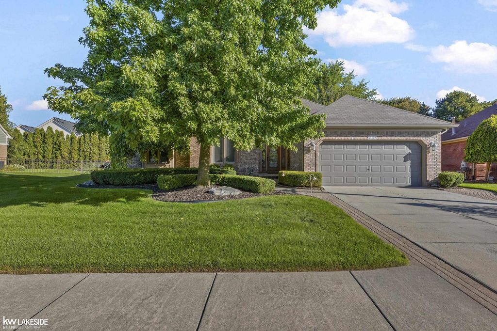 21225 Parkstone Dr, Macomb township