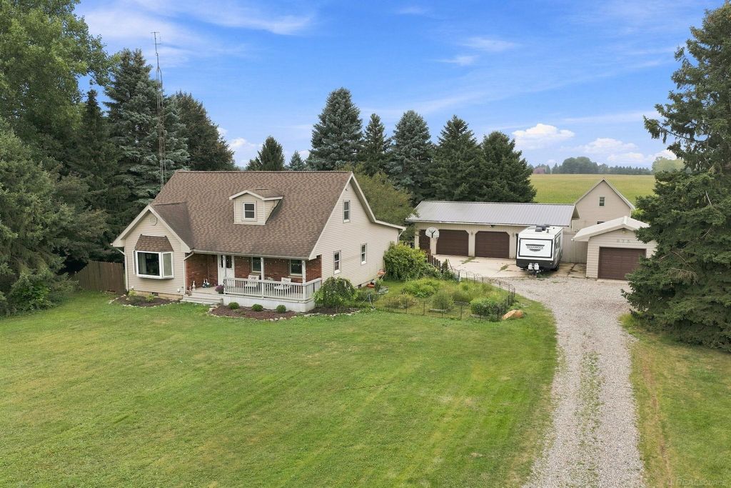 975 N Banner Rd, Custer township