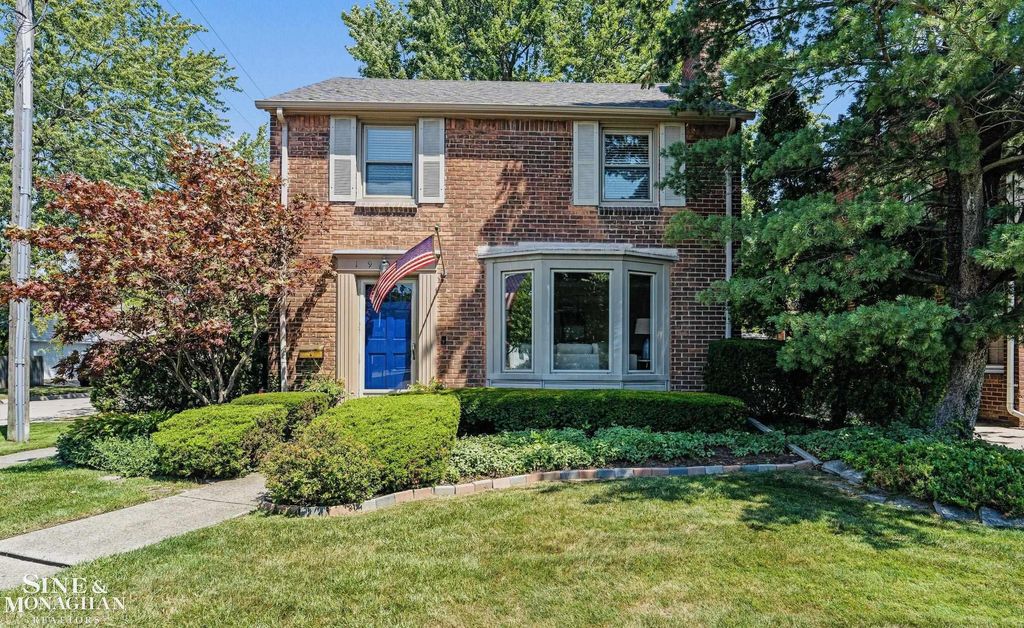 1930 Lochmoor, Grosse Pointe Woods city