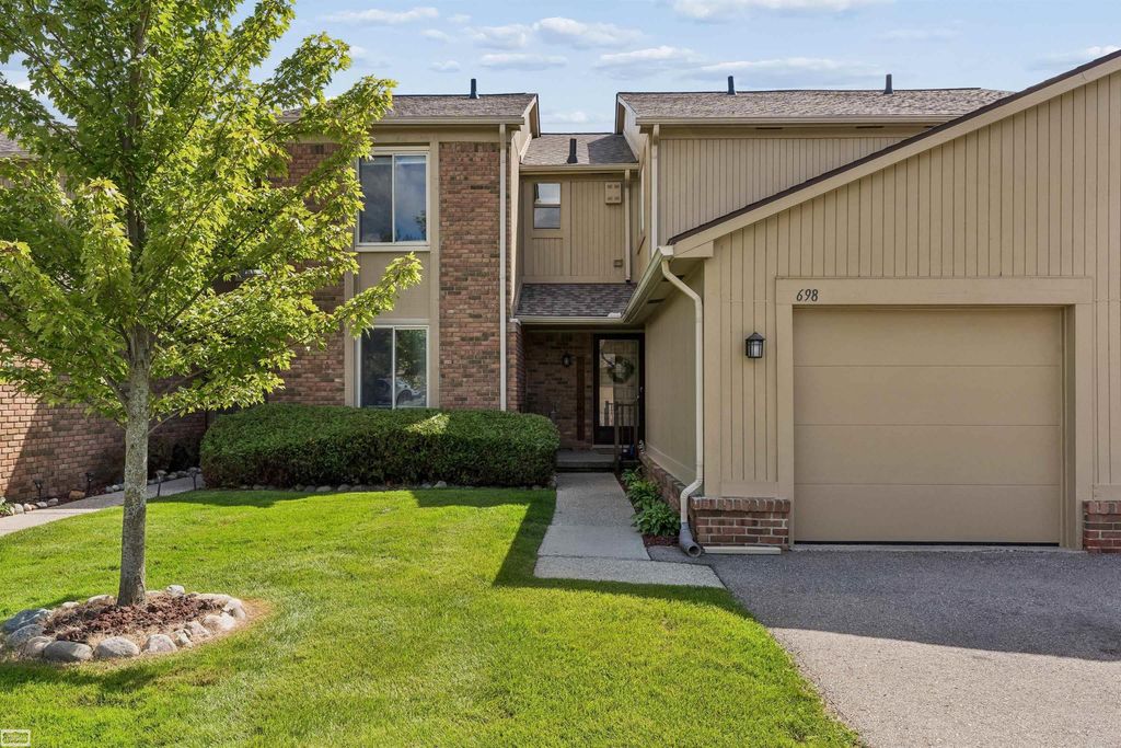 698 Tennyson Ct, Rochester Hills city