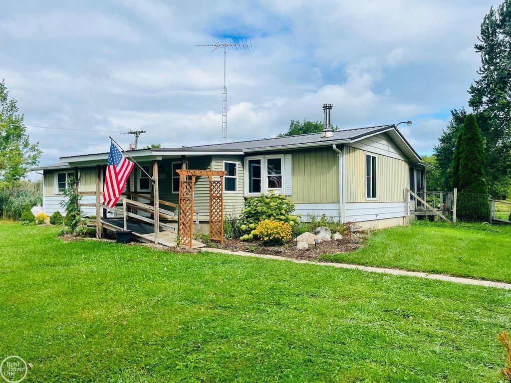 9250 Rynn Rd, Kenockee township