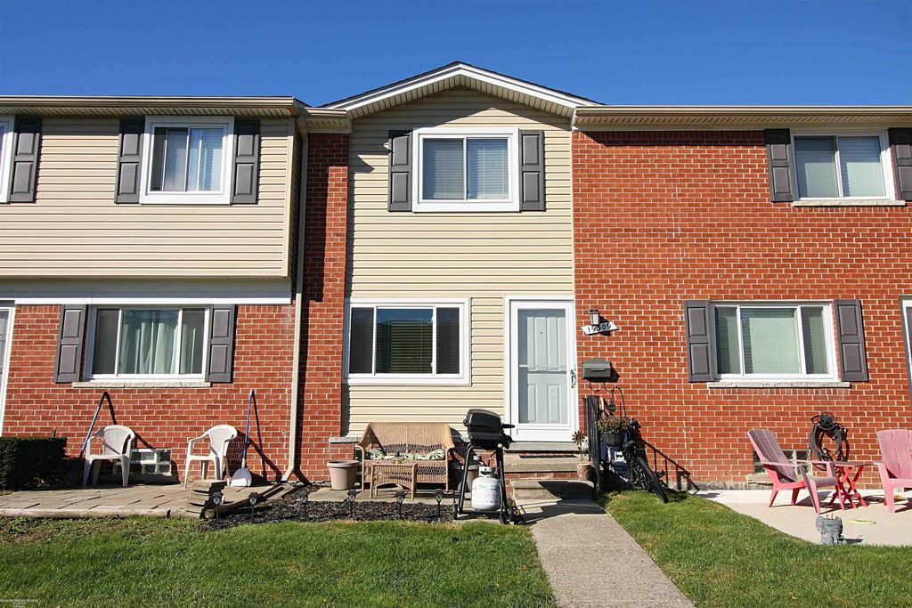 19309 S. Highlite Dr, Clinton charter township