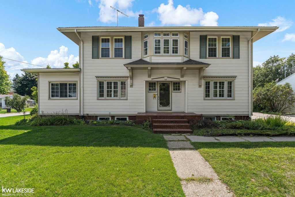 135 Maple, Marine City city
