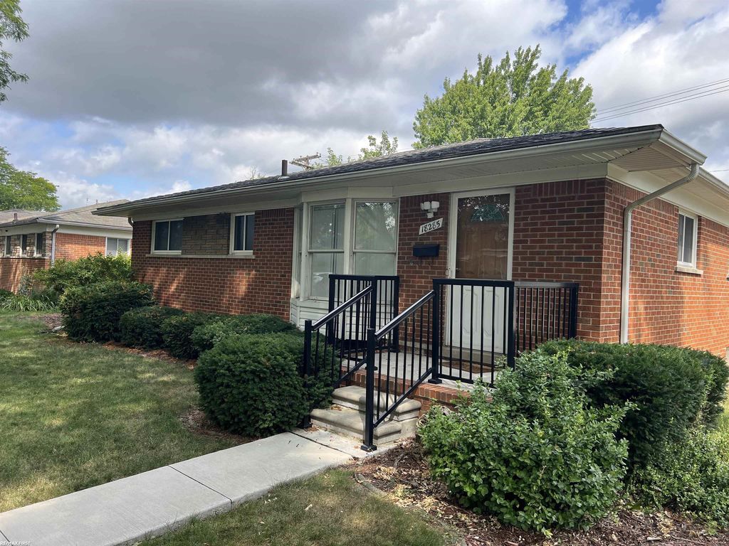 18285 Breezeway Dr, Fraser city