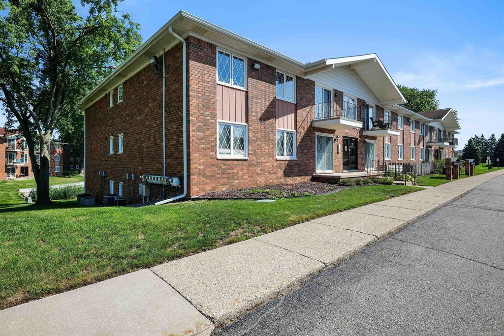 54669 Shelby Rd, Shelby Twp