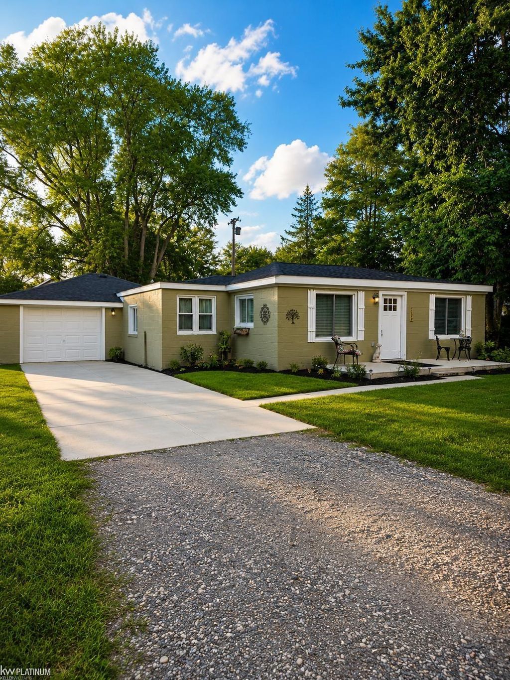 7354 Byron Dr, Lexington village