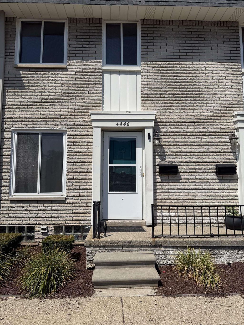 4446 15 Mile Rd, Sterling Heights
