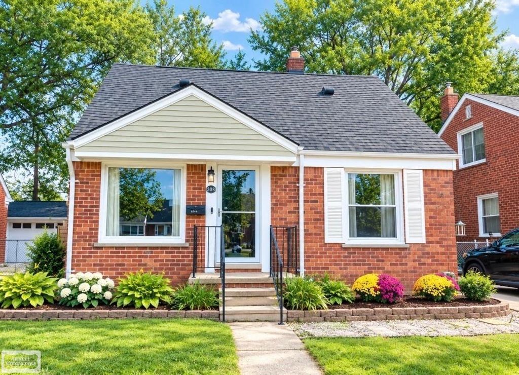 1306 N Silvery Ln, Dearborn
