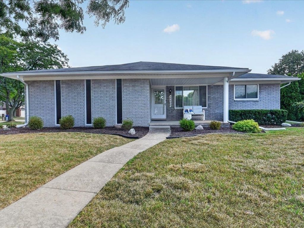 15500 Sherwood Ln, Fraser city