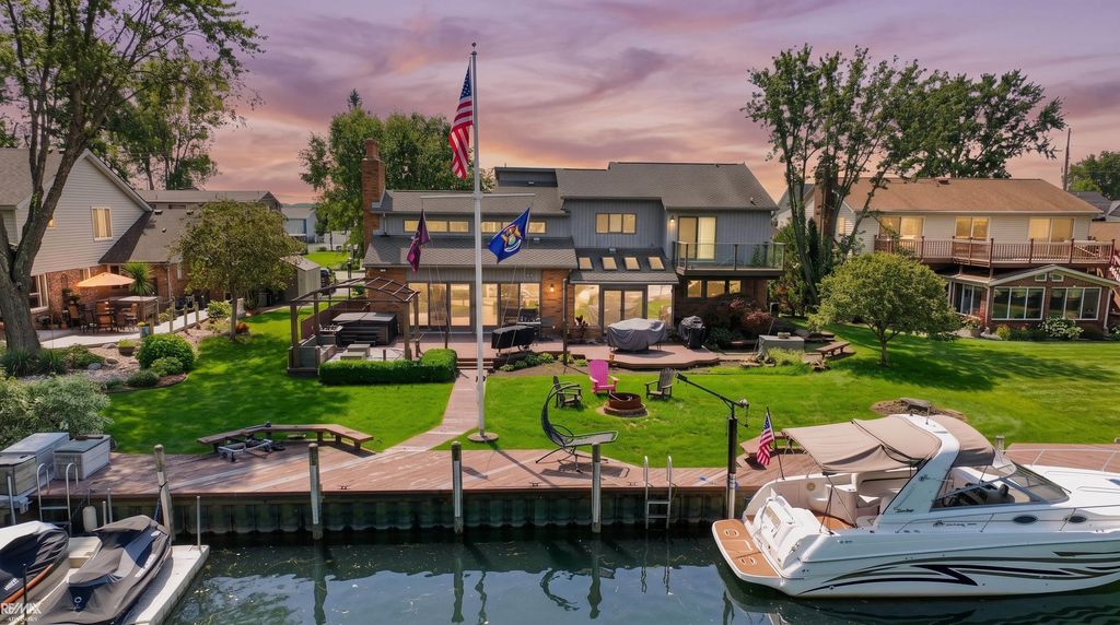 7354 Flamingo St, Clay township