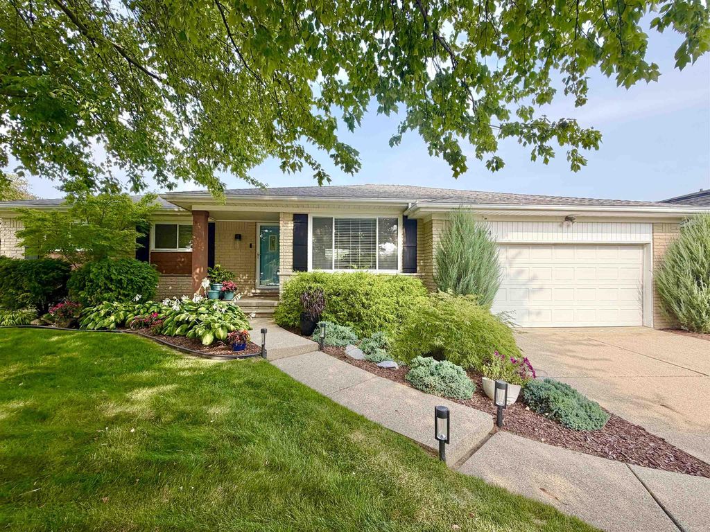 41304 Clairpointe St St, Harrison charter township