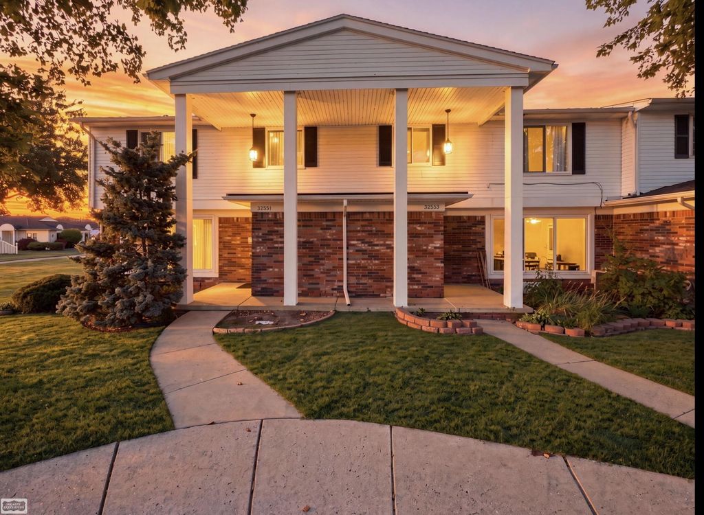 32553 Barclay Sq Sq, Warren