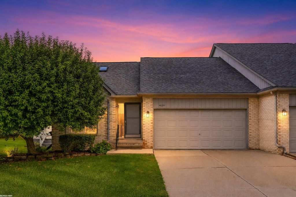 46201 Bentley Cir, Macomb