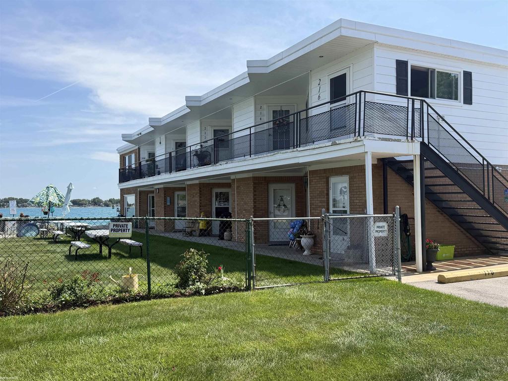 444 N Main #214 St, Marine City