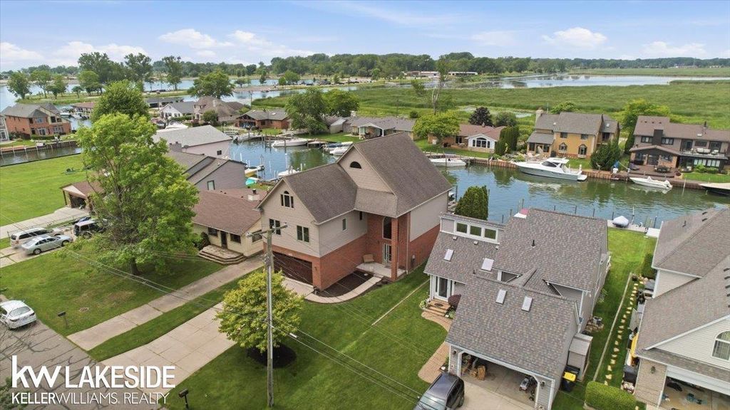38823 E Archer Dr, Harrison charter township