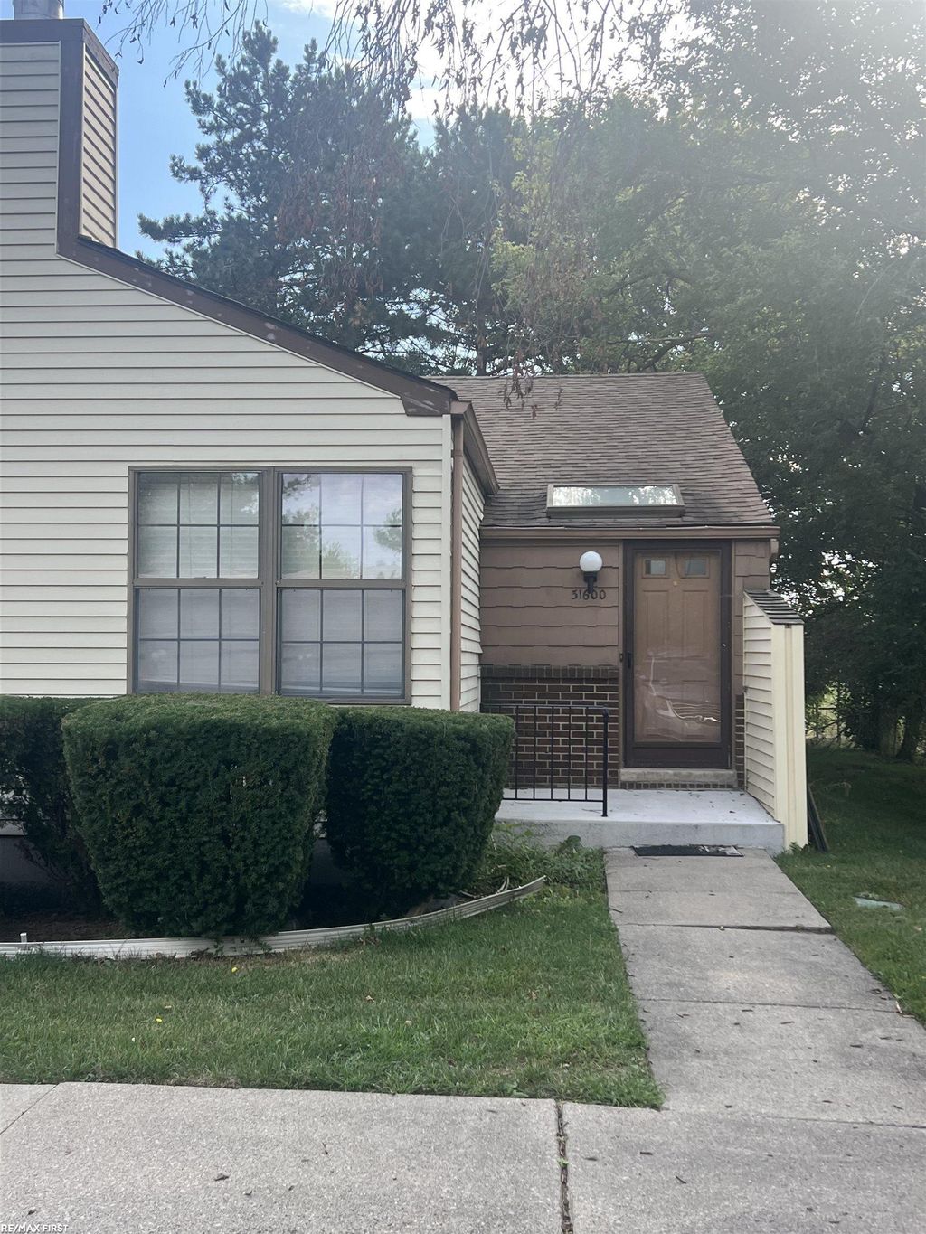 31600 Hoover Rd, Warren