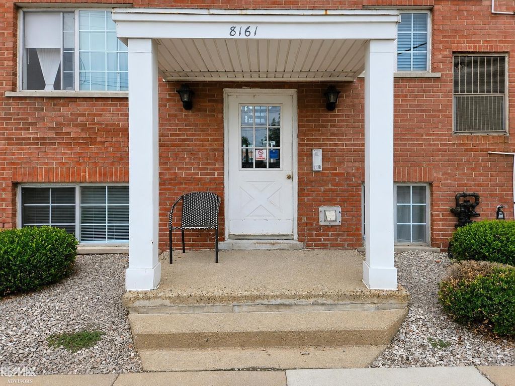 8161 Denwood Dr, Sterling Heights