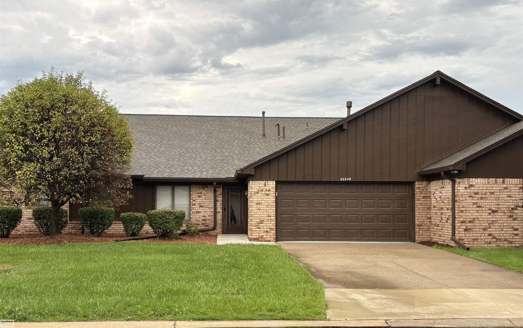 20349 Palm Meadow Dr Dr, Clinton Township