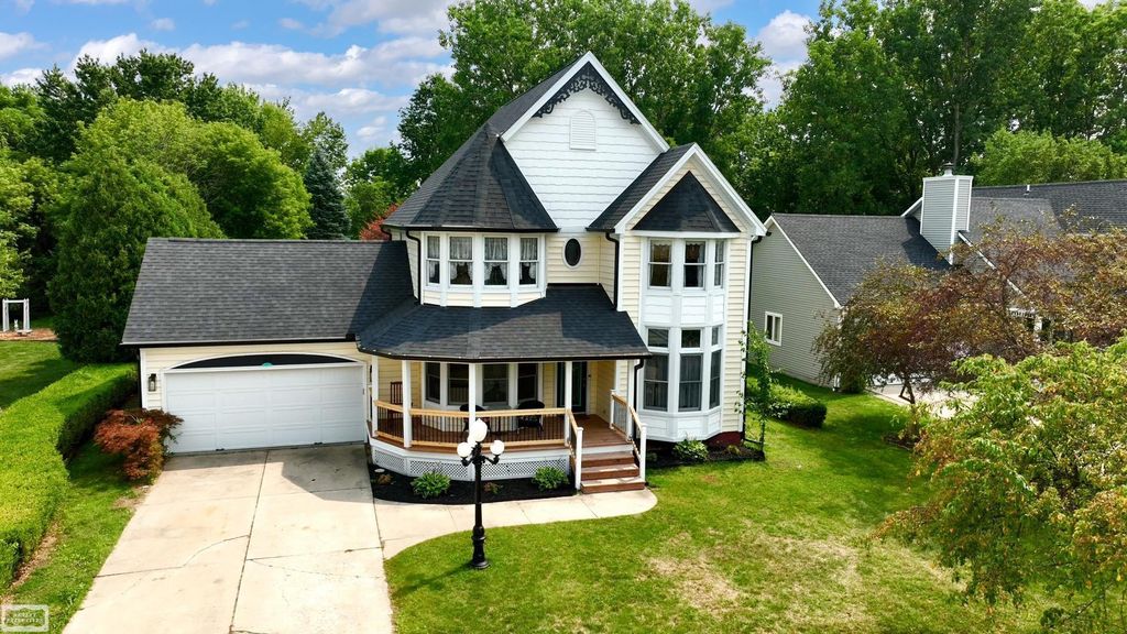 212 Victoria Court Ct, St. Clair city