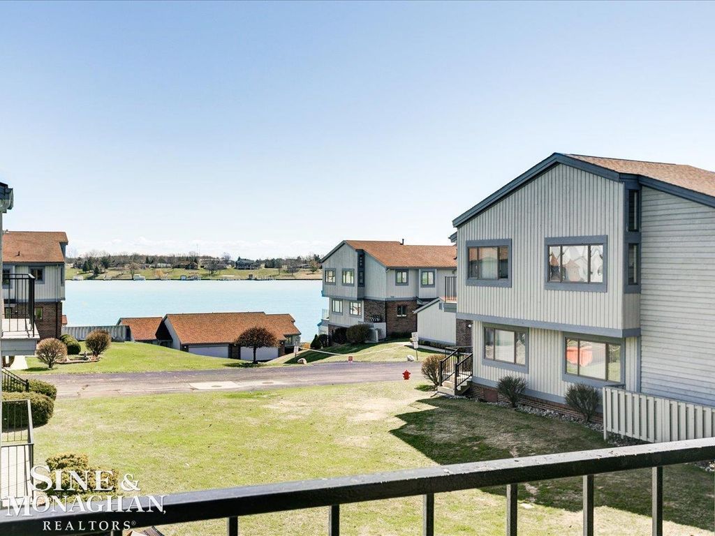 1715 River Rd, Saint Clair