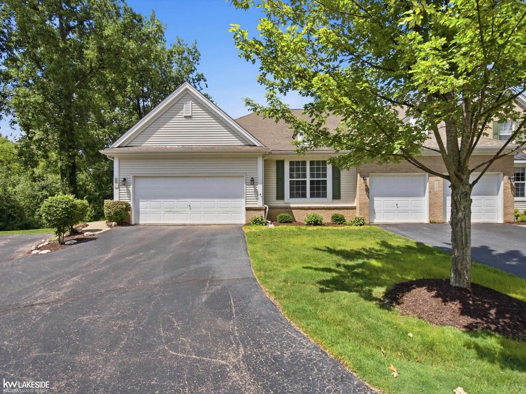 5721 Pinecroft, Clarkston
