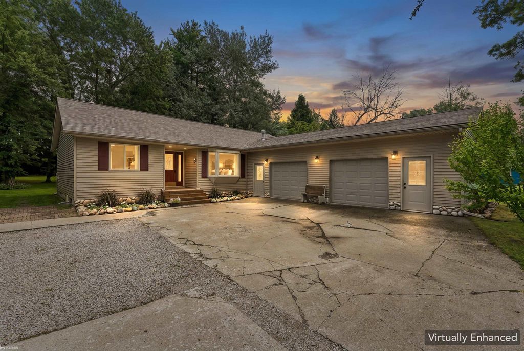1902 Maple Rd, Kimball township
