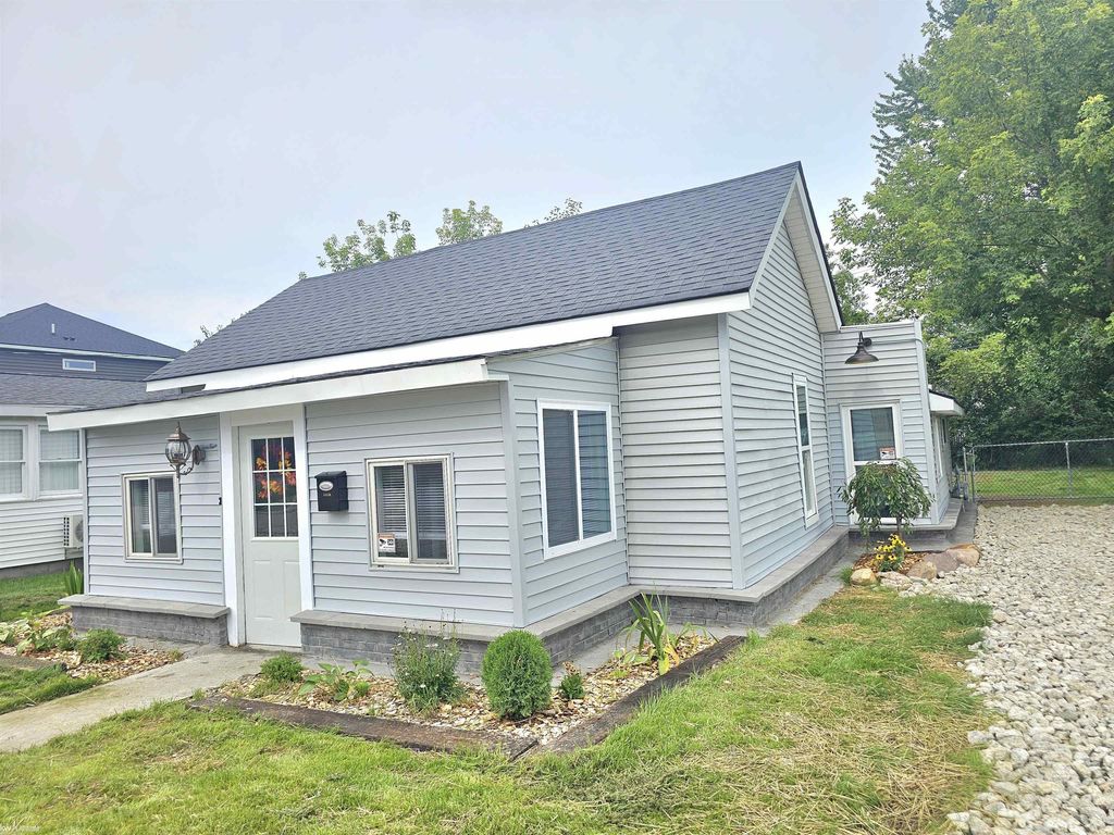 58536 Delanie, New Haven village