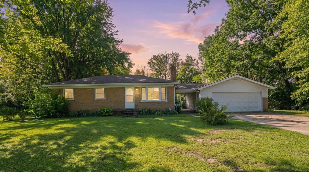 47062 Sugarbush  Rd, Chesterfield township