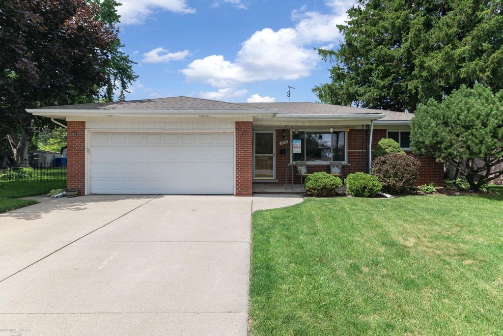 3825 Hillcrest St, Warren city