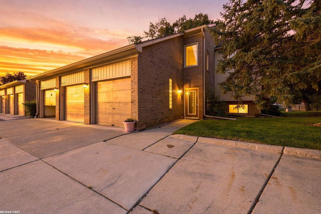 42375 Lochmoor Ave, Clinton Township