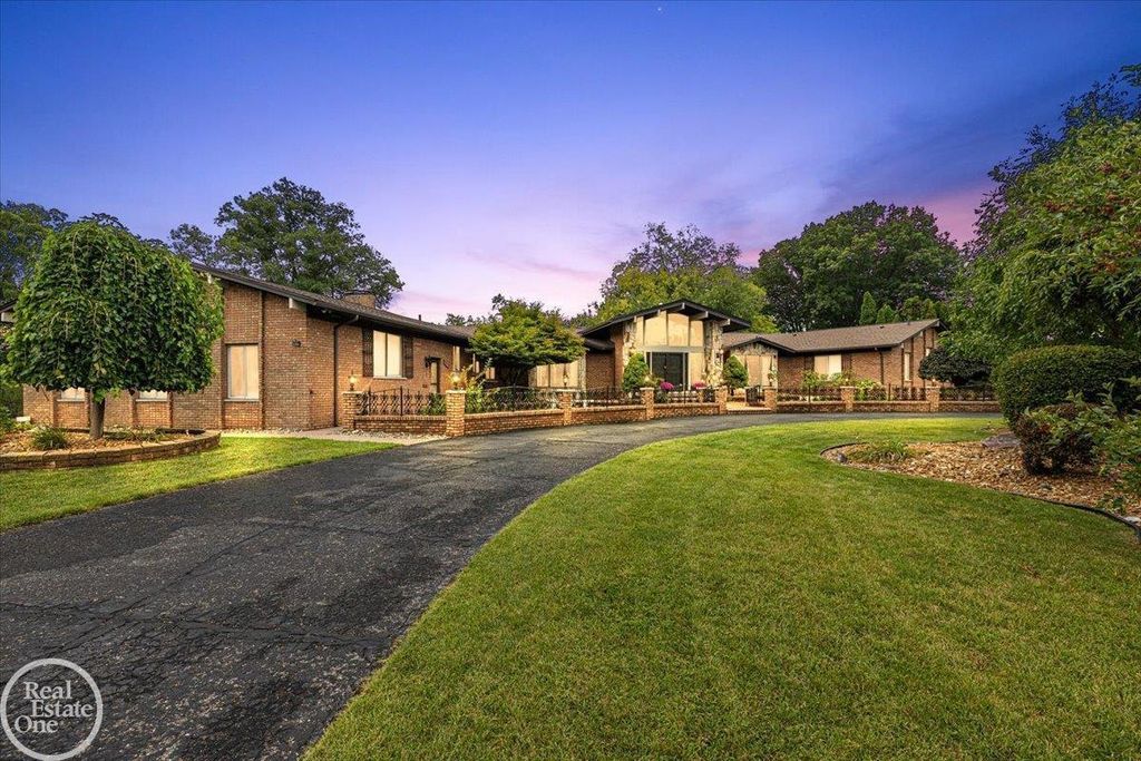 21266 Balfour St, Clinton charter township
