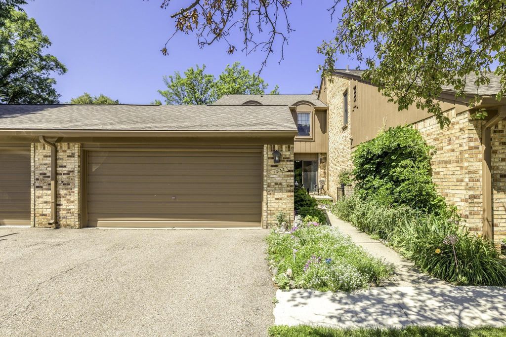 1832 Burning Bush, Rochester Hills city