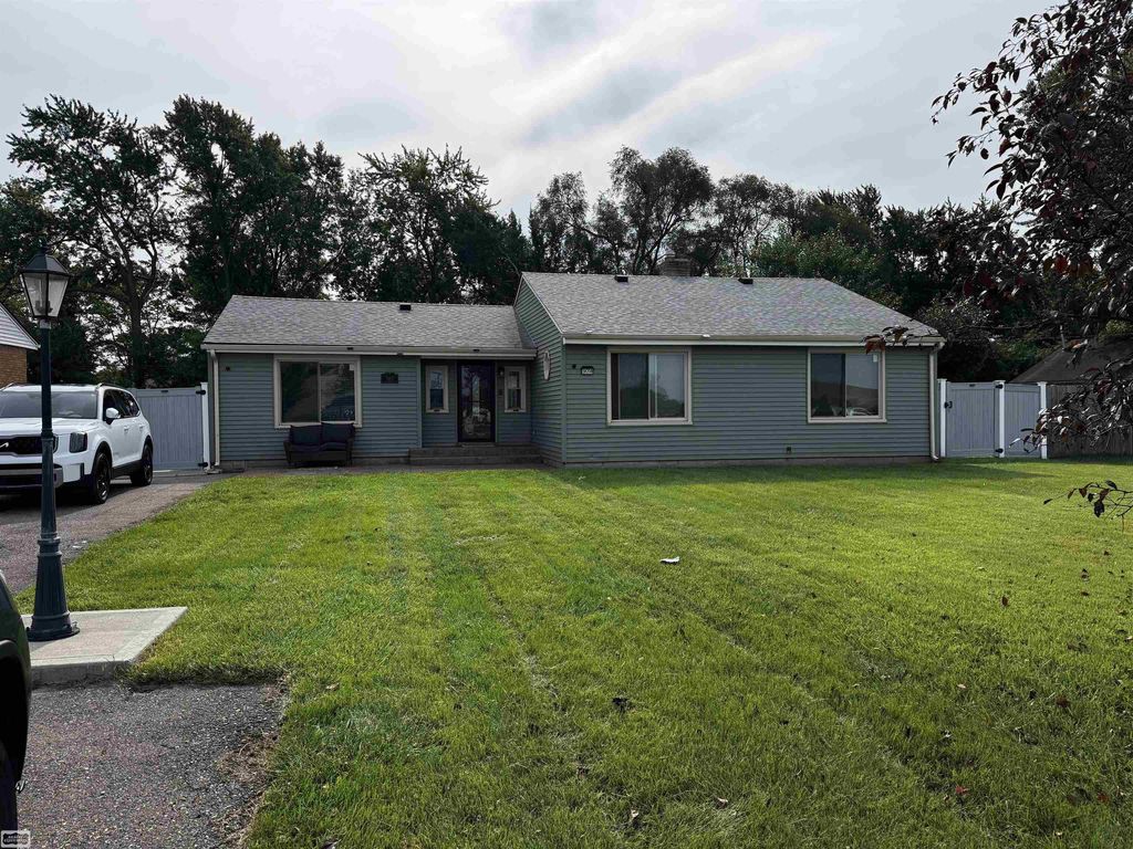 38208 S Groesbeck Hwy, Clinton charter township