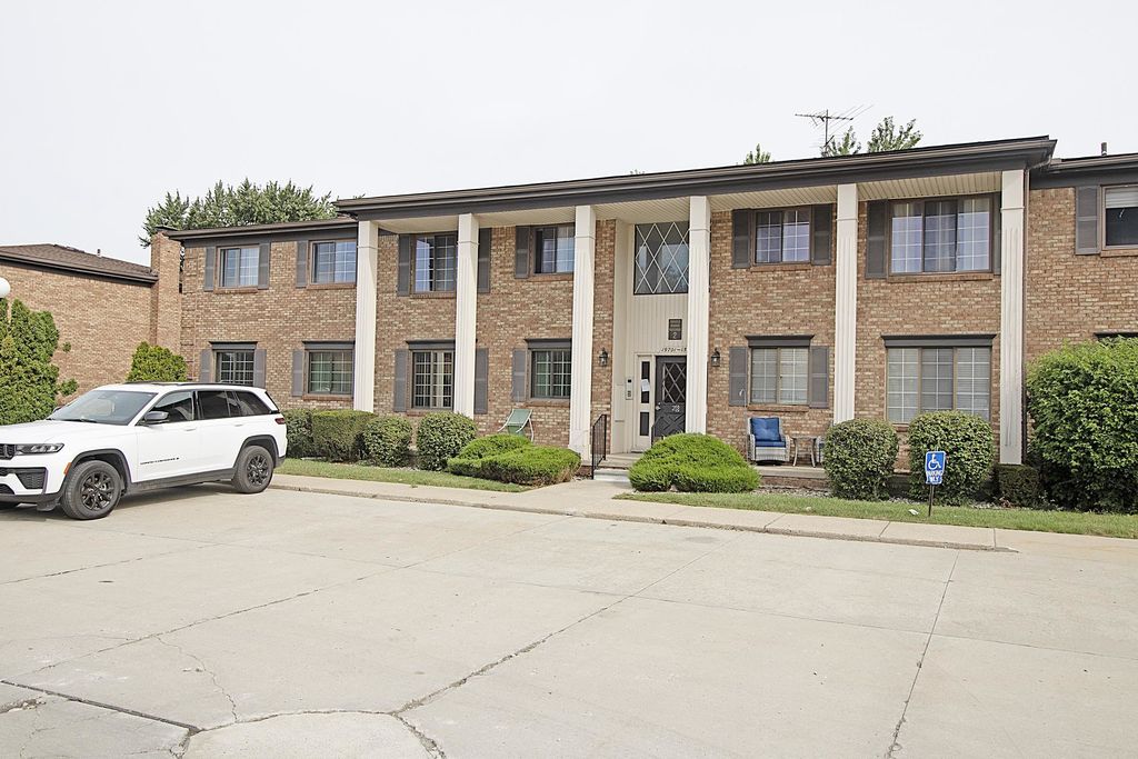 19701 Ridgemont Rd, Saint Clair Shores