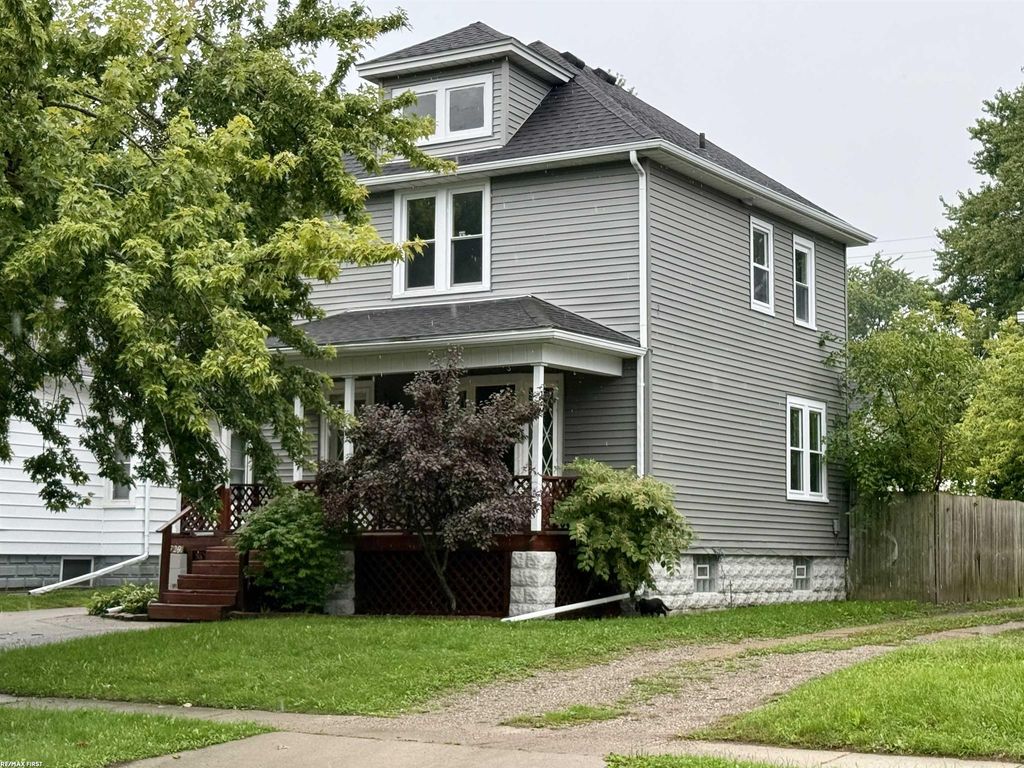 729 13th St, Port Huron