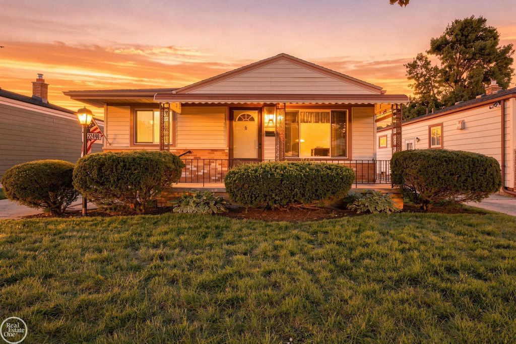 22440 Lake Dr, Saint Clair Shores