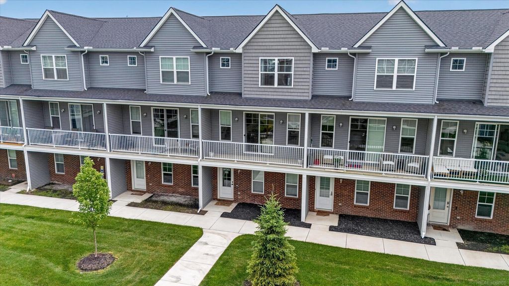 3981 Trailway Commons, Auburn Hills city