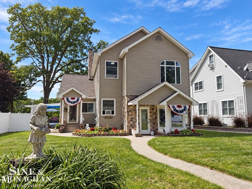 3451 Riverside Dr, Port Huron