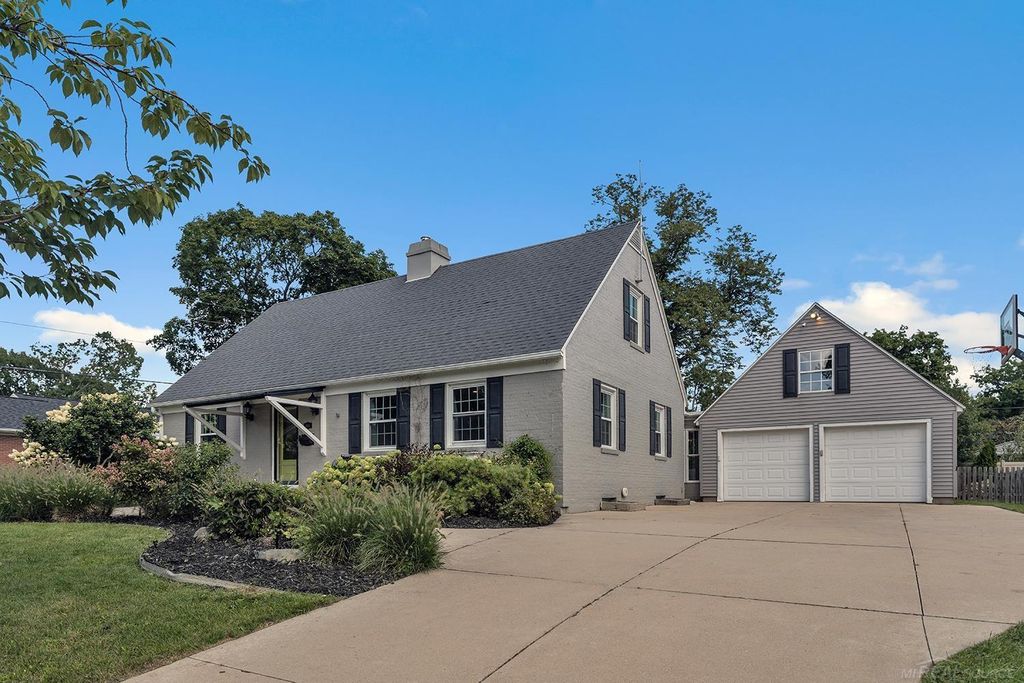 346 Ne Bel Air Dr, Grand Rapids