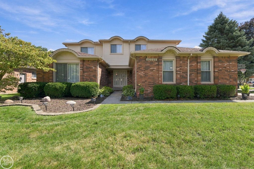 42228 Fulton Ct, Sterling Heights